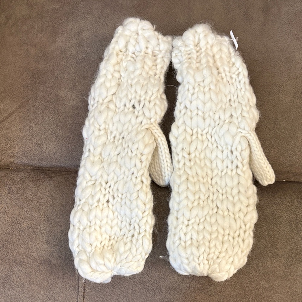 ❤️Cozy Cream Knit Mittens